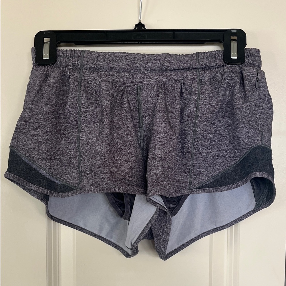 lululemon Hotty Hot 2.5“ shorts